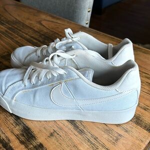 Women’s Nike shoes, size 7.